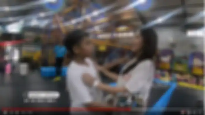 Sarwendah menolak pelukan Betrand Peto