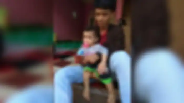 Nur Amelia (1), anak bungsu Dede yang selamat dari kecelakaan maut di Gekbrong. 