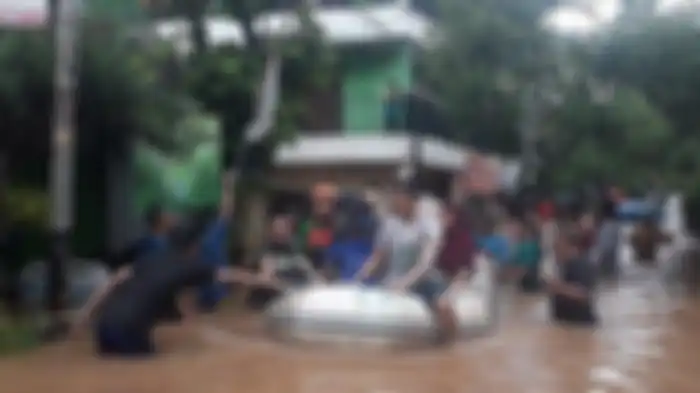 Proses evakuasi korban banjir