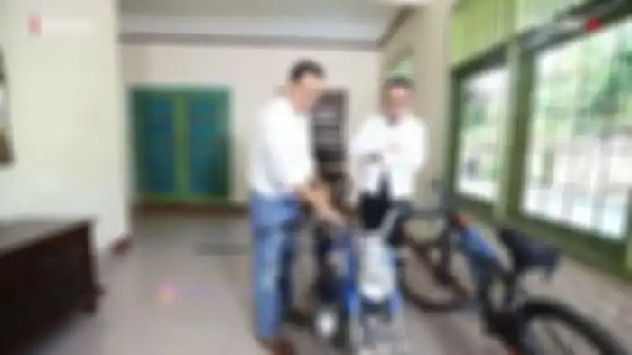Motor antik milik artis Roy Marten jadi korban banjir Jabodetabek 2020