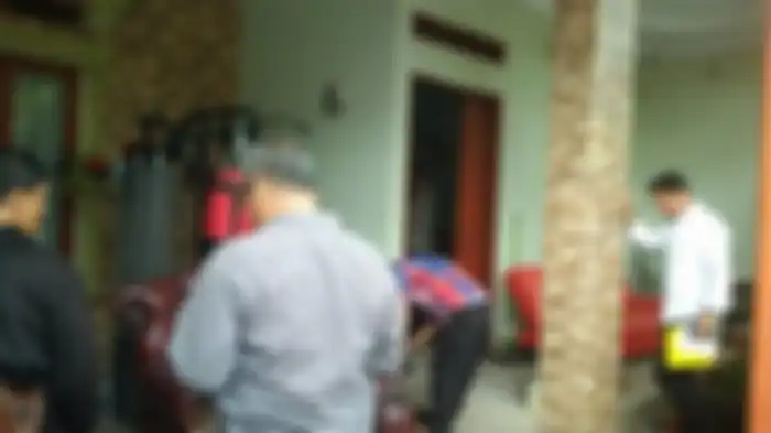 Olah TKP di kediaman Teddy dan Lina