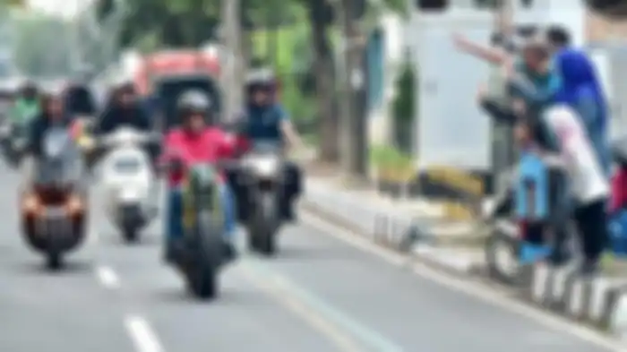 Lampu sepeda motor Presiden Jokowi tidak menyala tapi tidak ditangkap polisi diprotes mahasiswa Fakultas Hukum UKI, Jakarta Timur. 