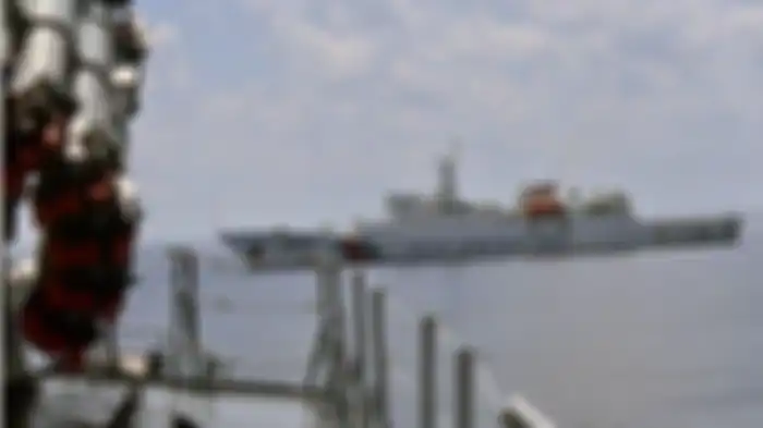 China Arogan Pamer Kekuatan di ZEE Natuna, Jepang Hibahkan Bantuan Kapal Pengawas Perikanan . Kapal penjaga pantai (coast guard) China yang membandel mengawal kapal nelayan China mencuri ikan di perairan Indonesia, Natuna. 