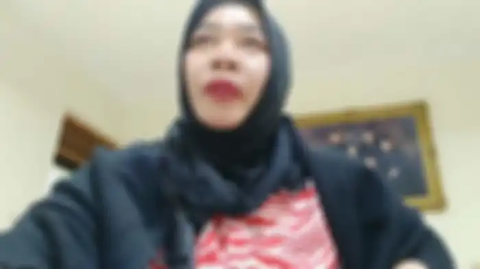 Ningsih Tinampi Menangis terisak sembari meminta maaf