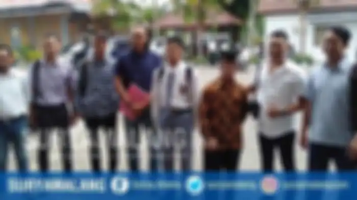 ZA (17) seusai menjalani sidang perdana kasus pembunuhan begal di Kabupaten Malang. 