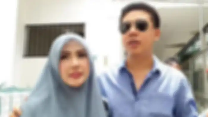 Penampilan Pablo Benua dan Rey Utami saat tiba di Pengadilan Negeri Jakarta Selatan, Senij (27/1/2020). 