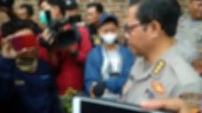 Kabid Humas Polda Jabar Kombes Saptono Erlangga, di lokasi autopsi jenazah Lina, mantan istri Sule, di pemakaman di Jalan Sekelimus Utara I Kota Bandung, Kamis (9/1/2020). 