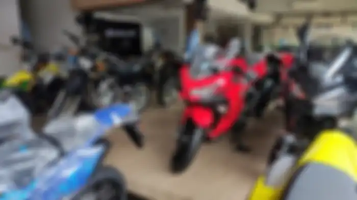 Kawasaki Ninja 250 dibanderol mulai Rp 40 jutaan.