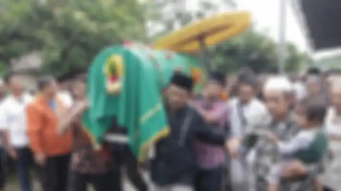 Prosesi pemakaman salah satu korban susur sungai