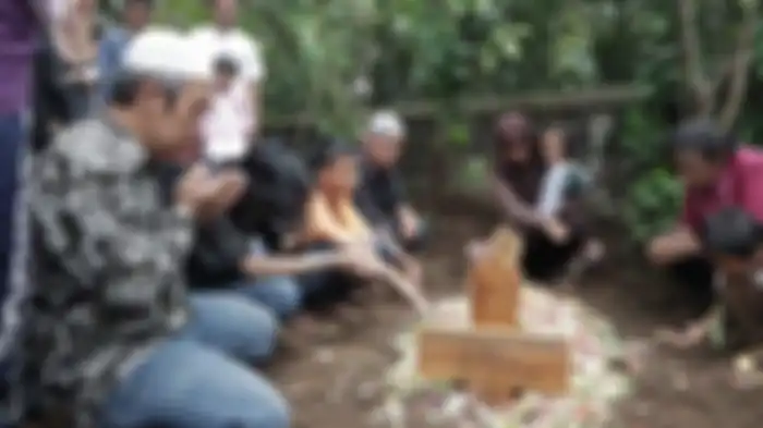 Salah satu korban tragedi susur sungai telah dimakamkan keluarga