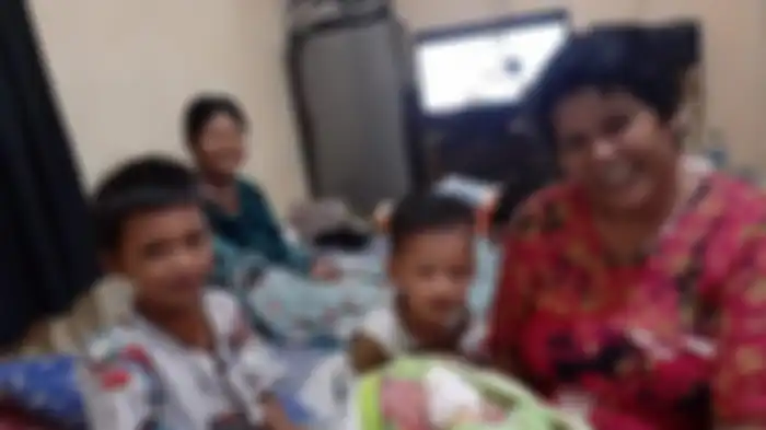 Kisah Eka Silviani melahirkan di tengah bajir