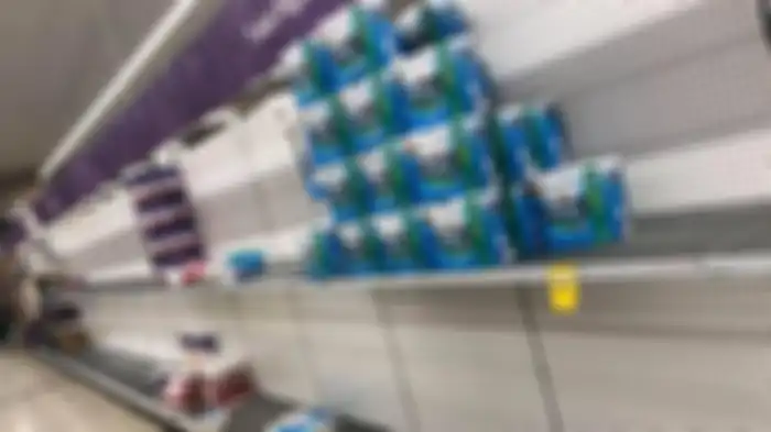 Kurangnya persediaan tisu toilet di supermarkat Woolworths di Australia 