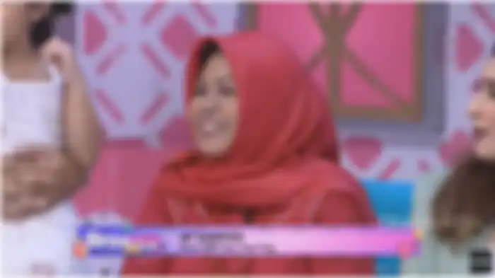 Ibu Lip Saripah, guru vokal Ayu Ting Ting