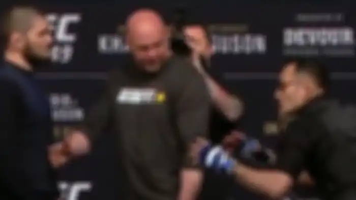 Khabib Nurmagomedov (kiri) akan bertarung melawan Tony Ferguson (kanan) dalam gelaran UFC 249.