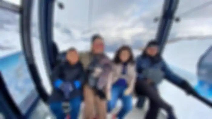 Krisdayanti pamer foto liburan ke Swiss bersama keluarganya