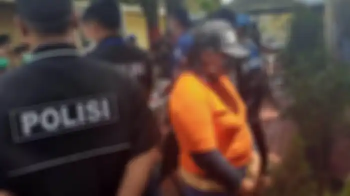 Mahasiswi yang putus asa ini menipu pegawai Garuda dengan menjual masker murah.
