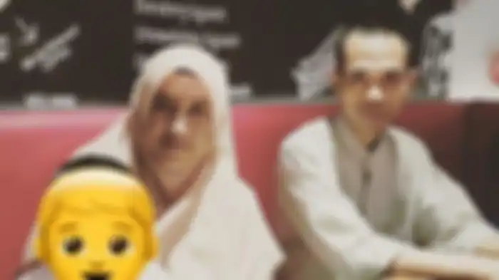Ustaz Abdul Somad (UAS), sang mantan istri, dan anak semata wayang keduanya.