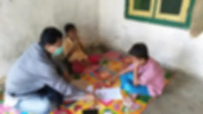 Cerita Pak Guru Avan "langgar" imbauan pemerintah agar muridnya tetap mendapat pelajaran. 