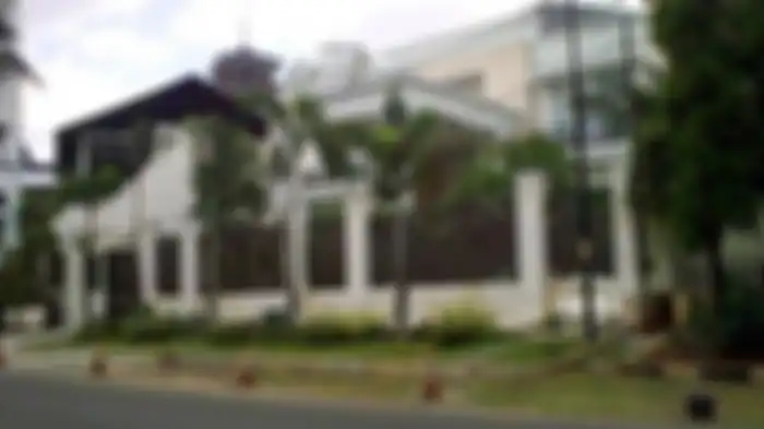 tampak depan rumah mewah Mayangsari