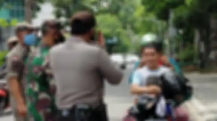 Pemko Medan melakukan razia masker terhadap warga di sekitaran Jalan Imam Bonjol, tepat di depan Brastagi Supermarket, Medan, Rabu (6/5/2020).