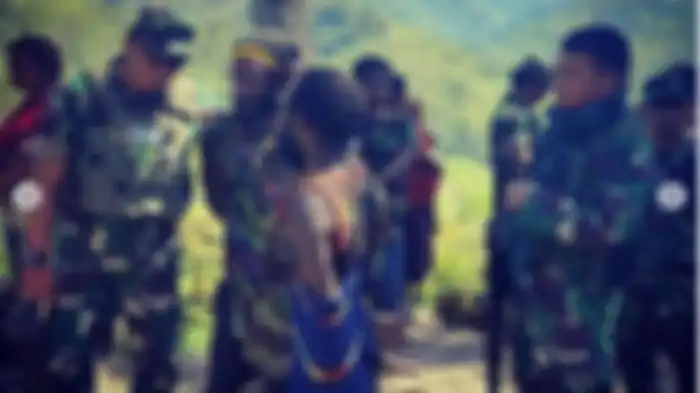 Mantan anggota KKB Papua Telangga Gire bersama TNI 