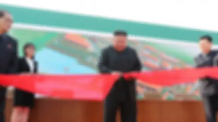Kim Jong Un dalam persemian pabrik pupuk