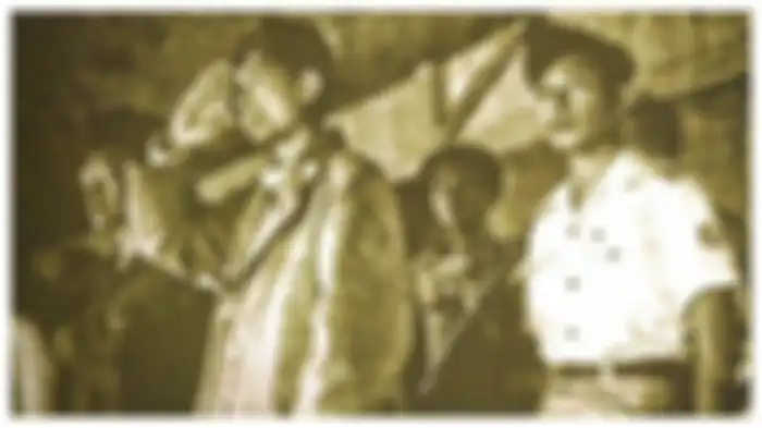 Perjuangan Jenderal Soedirman. Sejak kecil Raden Soedirman (selanjutnya Sudirman) lebih banyak tinggal bersama pamannya. 