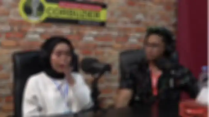 Didampingi suaminya, Aa Utap, YouTuber Indira Kalistha minta maaf soal ucapannya remehkan virus corona.