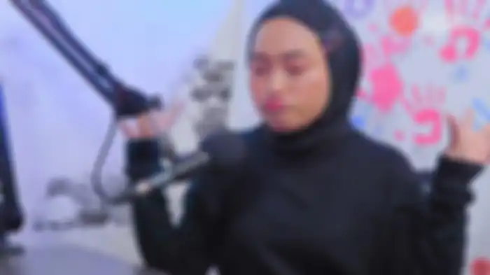 YouTuber Indira Kalistha dihujat karena remehkan virus corona.