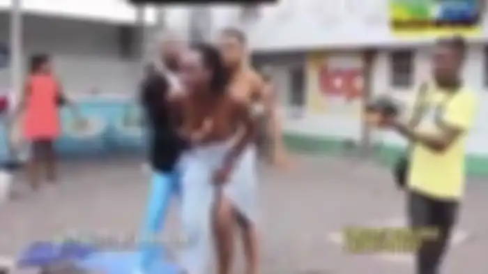 Viral pasangan gay yang gancet dan tak bisa lepas.