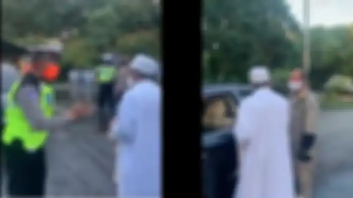 Beginilah kronologi baku hantam antara Habib Umar Assegaf dengan petugas Satpoll PP saat PSBB Surabaya.