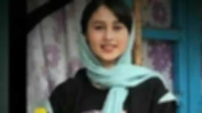 Romina Ashrafi (13) gadis Iran tewas dibunuh ayah kandung menggunakan sabit atau arit pertanian. 