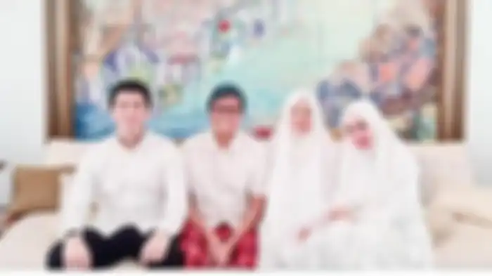 Syahrini bersama orang tua Reino Barack