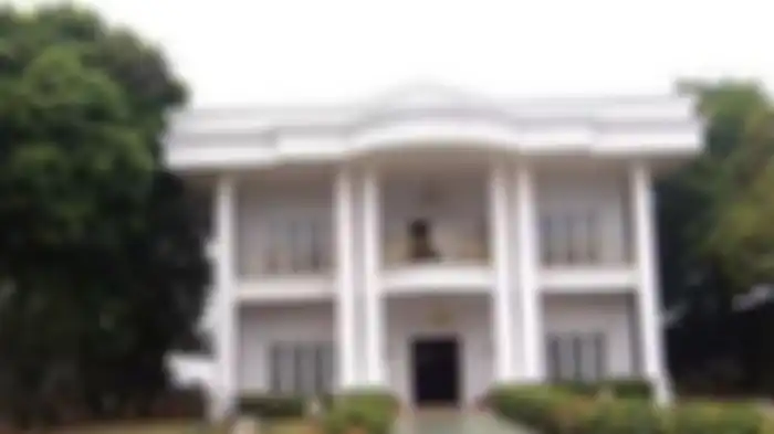 Fakta Diluar Nalar Mengenai Rumah Putih Bergaya Klasik yang Viral Sering Dipakai Syuting Sinetron, Terbongkar Harga Sewanya Tembus Rp 150 Juta per Bulan!