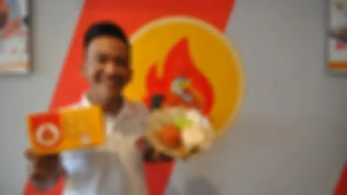 Ruben Onsu tak ingin membahas sengketa Geprek Bensu di depan keluarganya.