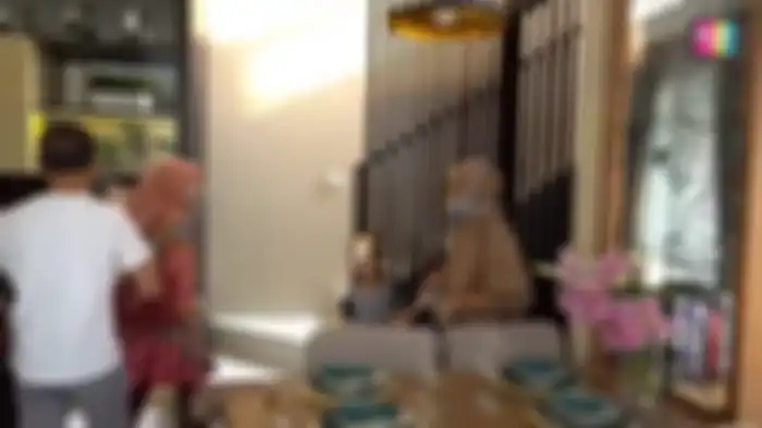 Ruang makan rumah baru adik Ayu Ting TIng
