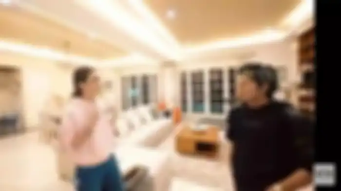 Ruang tengah rumah Luna Maya yang super luas