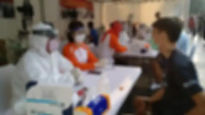 rapid test walk thru dari Polri saat CFD Jakarta, Minggu (21/6/2020).