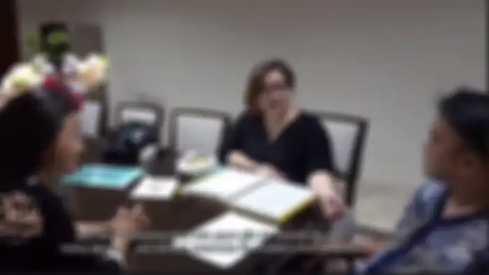 Ruben Onsu dan Sarwendah berbincang dengan psikolog bernama Melissa Grace