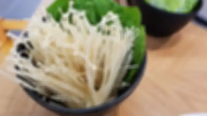 Ilustrasi Jamur Enoki yang mengandung bakteri listeria