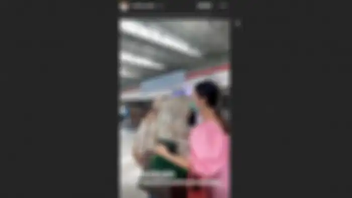 Detik-detik Zaskia Gotik memeluk ibu mertuanya saat akan berpisah 