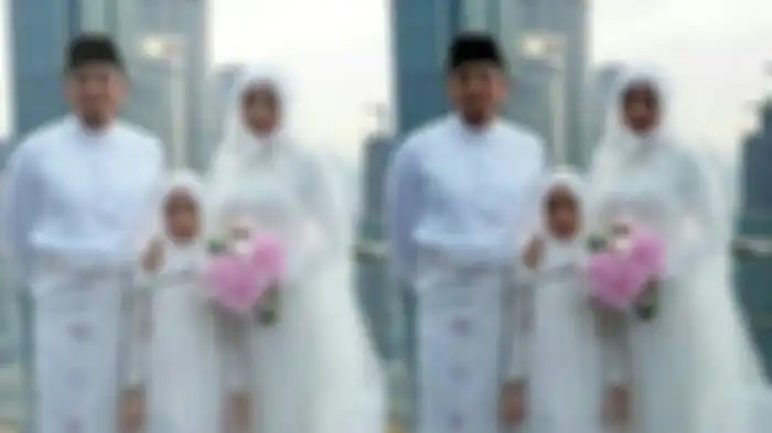 Pernikahan Laudya Cynthia Bella dengan Engku Emran di salah satu hotel mewah di Kuala Lumpur.