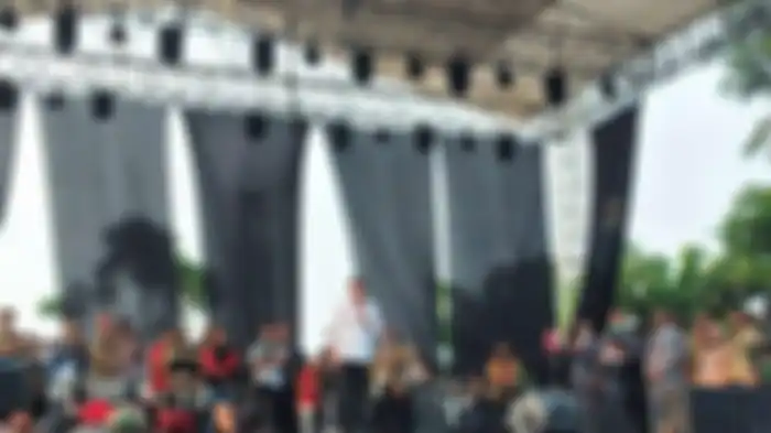 Penyanyi Rhoma Irama tetap manggung di Pamijahan, Kabupaten Bogor meski sempat dilarang karena Pembatasan Sosial Berskala Besar (PSBB) Proporsional, Minggu (28/6/2020). 