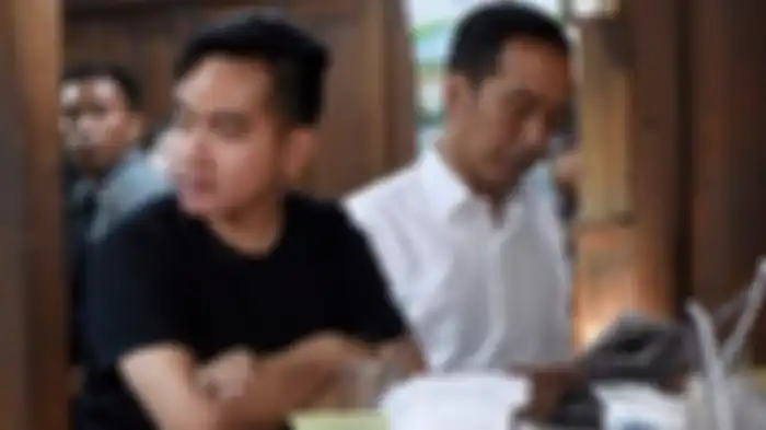 Gibran Rakabuming saat bersama Jokowi makan soto bersama di Solo 