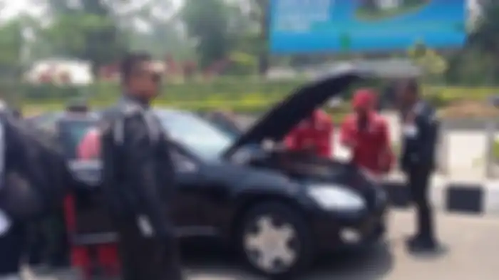 Mobil Dinas Presiden Jokowi Mogok di Bundaran Digulis Universitas Tanjungpura, Pontianak, Kalimantan Barat
