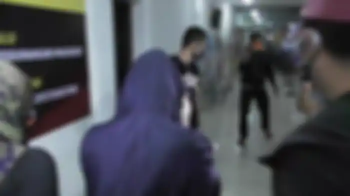 Artis FTV berinisial HH saat diamankan petugas Polrestabes Medan.