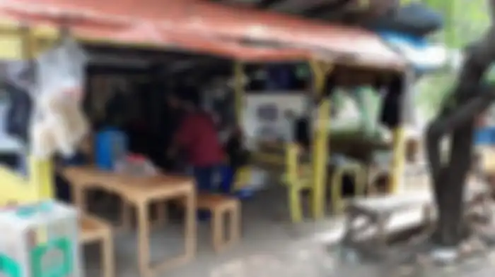 Warung yang dihampiri anjing pelacak saat olah TKP dugaan pembunuhan editor Metro TV Yodi Prabowo, Minggu (12/7/2020). 
