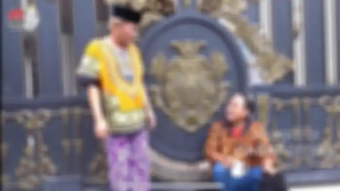 Pertemuan Sule dan Azis Gagap di depan rumah Sule