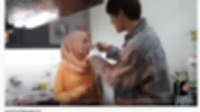 Lesti saat disuapi Rizky Billar.