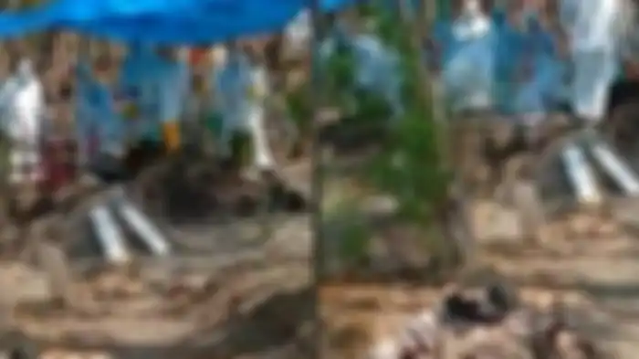 Viral petugas pemakaman terjatuh saat turunkan jenazah ke liang lahat